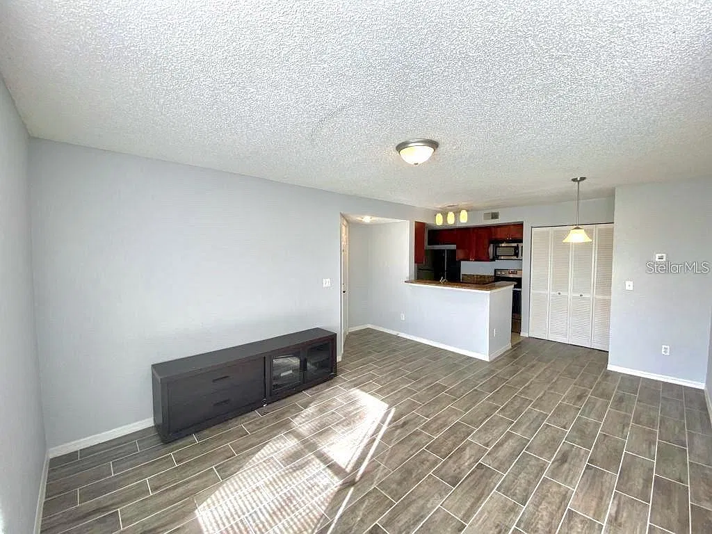 1 bed, 1.0 bath, 597 sqft, $1,275 — Photo 3