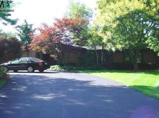 3517 Valleyview Ct, West Bloomfield, MI 48323