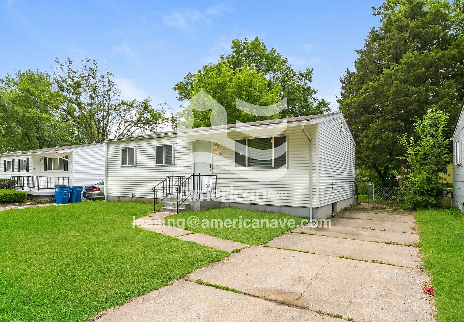 3 bed, 1.0 bath, 864 sqft, $1,016 — Photo 2