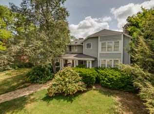 1111 E Brow Rd, Lookout Mountain, TN 37350