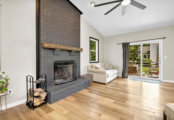 5th image of 323 Village Ridge Dr