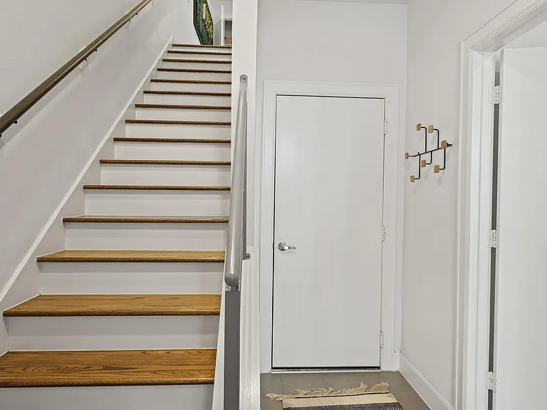 1739 Eado Point Ln — Photo 3