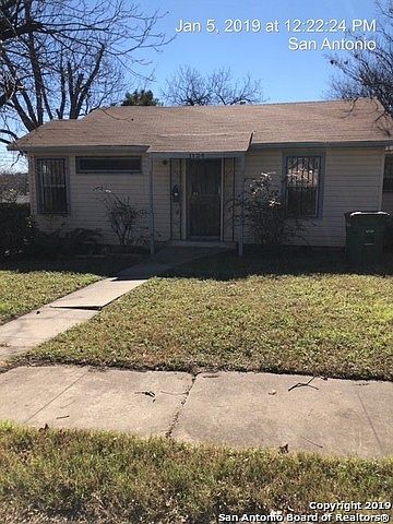 1st image of 1124 Topeka Blvd