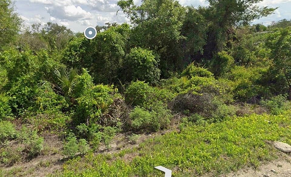 2nd image of 425 Fawnwood Ave
