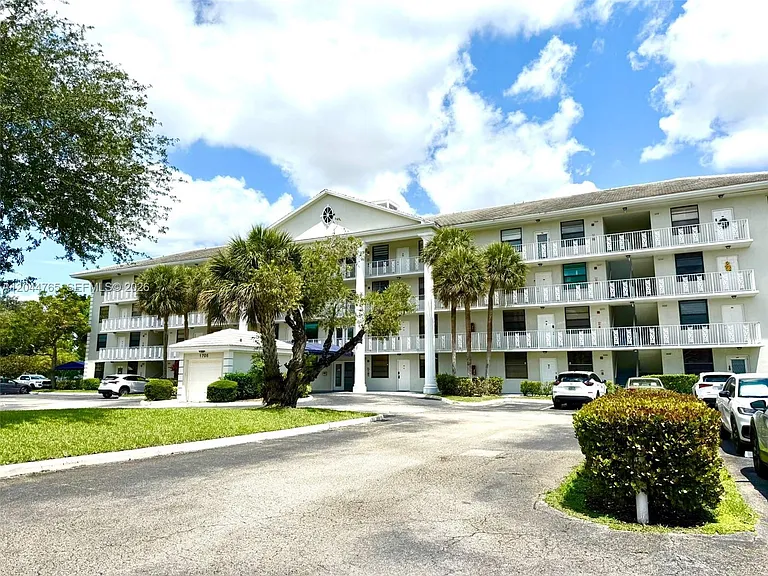 1705 Whitehall Dr #403 — Photo 47