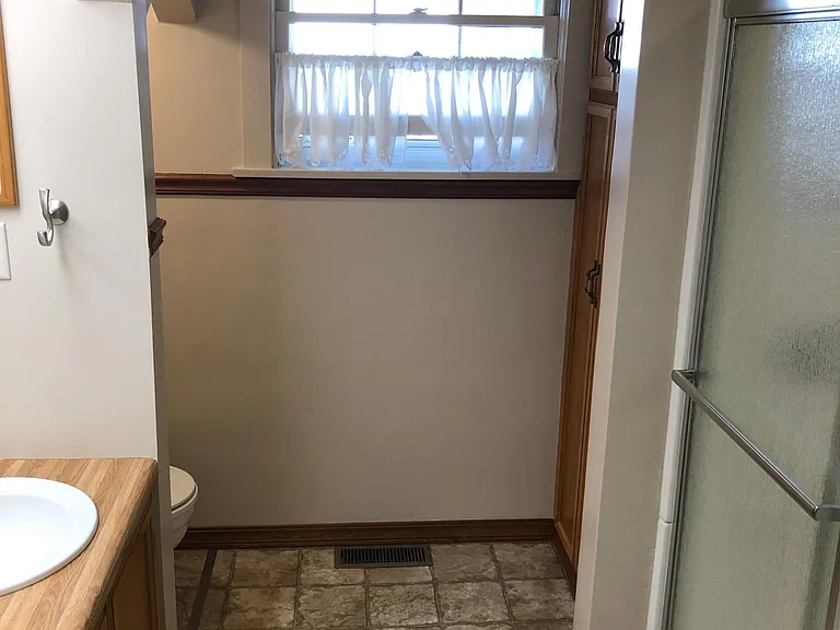 211 E Market St — Photo 11