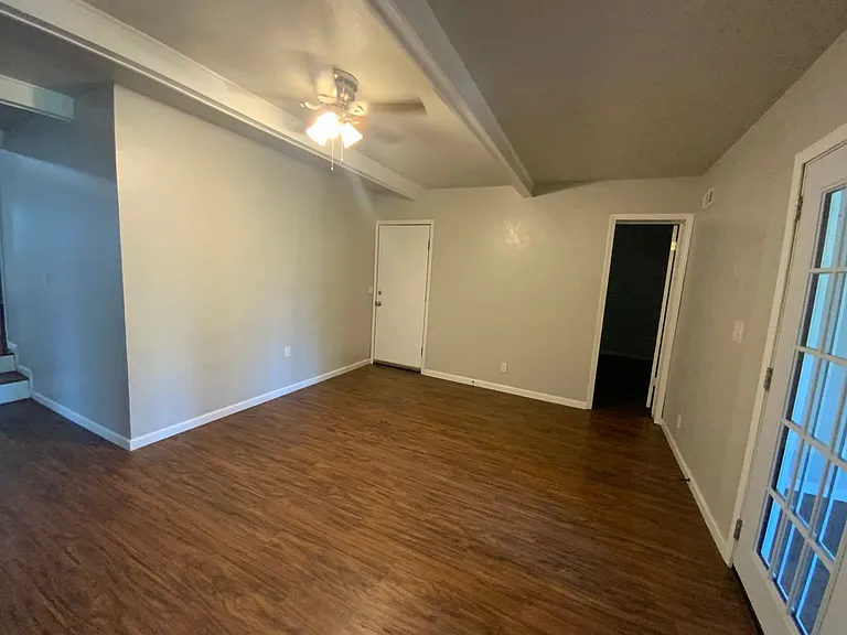 4206 N Donald Ave — Photo 2