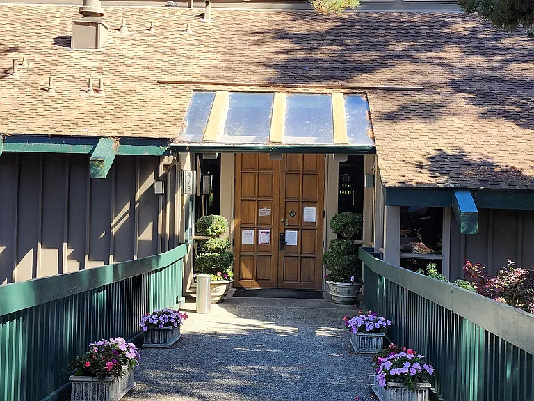 Mandarin Dr — Photo 41