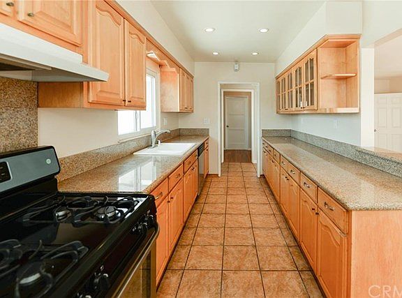 5th image of 16234 Ardath Ave