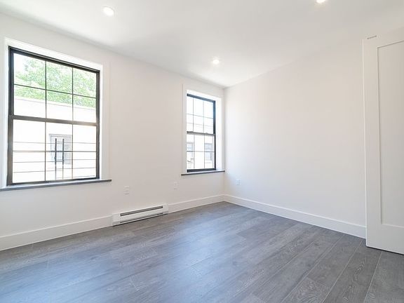 5th image of 11920 Union Tpke APT 4D1