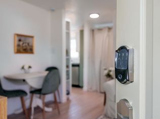 838 SE Tacoma St, Portland, OR 97202