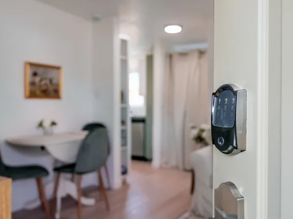 838 SE Tacoma St, Portland, OR 97202