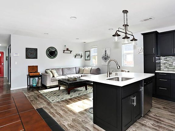 5th image of 2211 S Cloverdale Ave