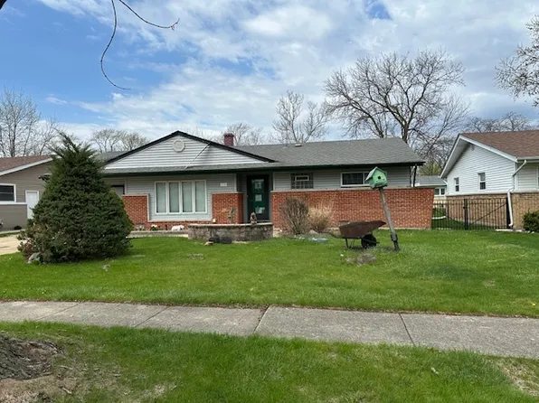 38 Evergreen St, Elk Grove Village, IL 60007