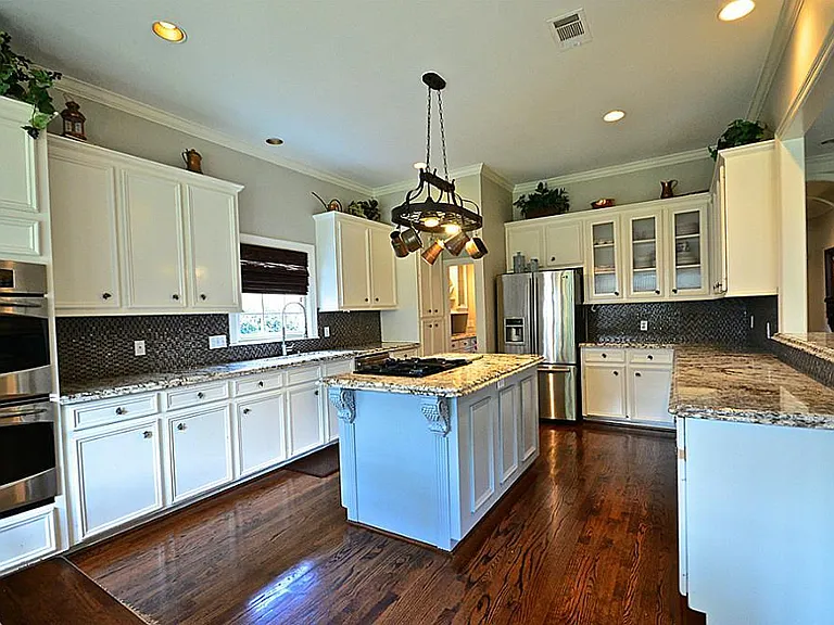 4142 Villanova St — Photo 15