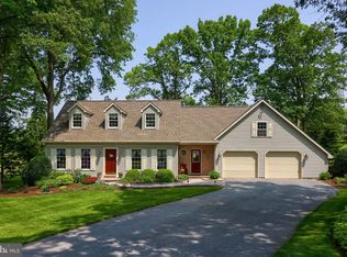 21 Locust Ln, Leola, PA 17540