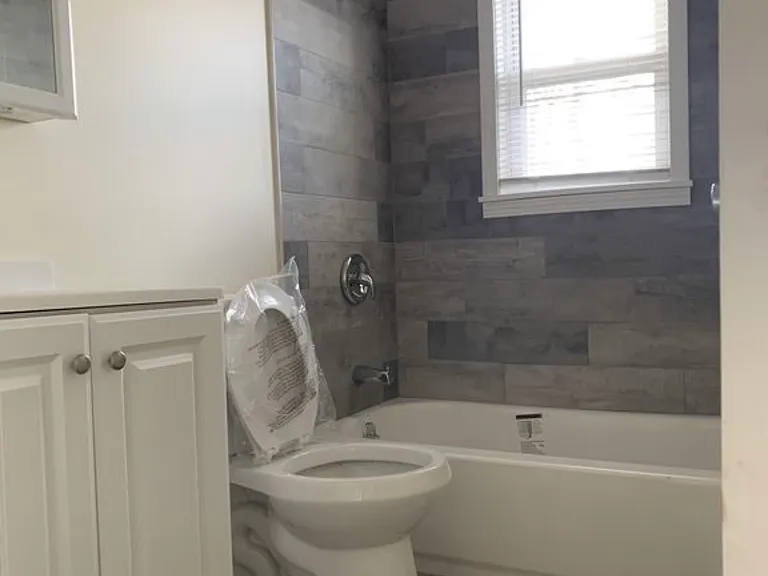 539B Burnside Ave #B2 — Photo 9