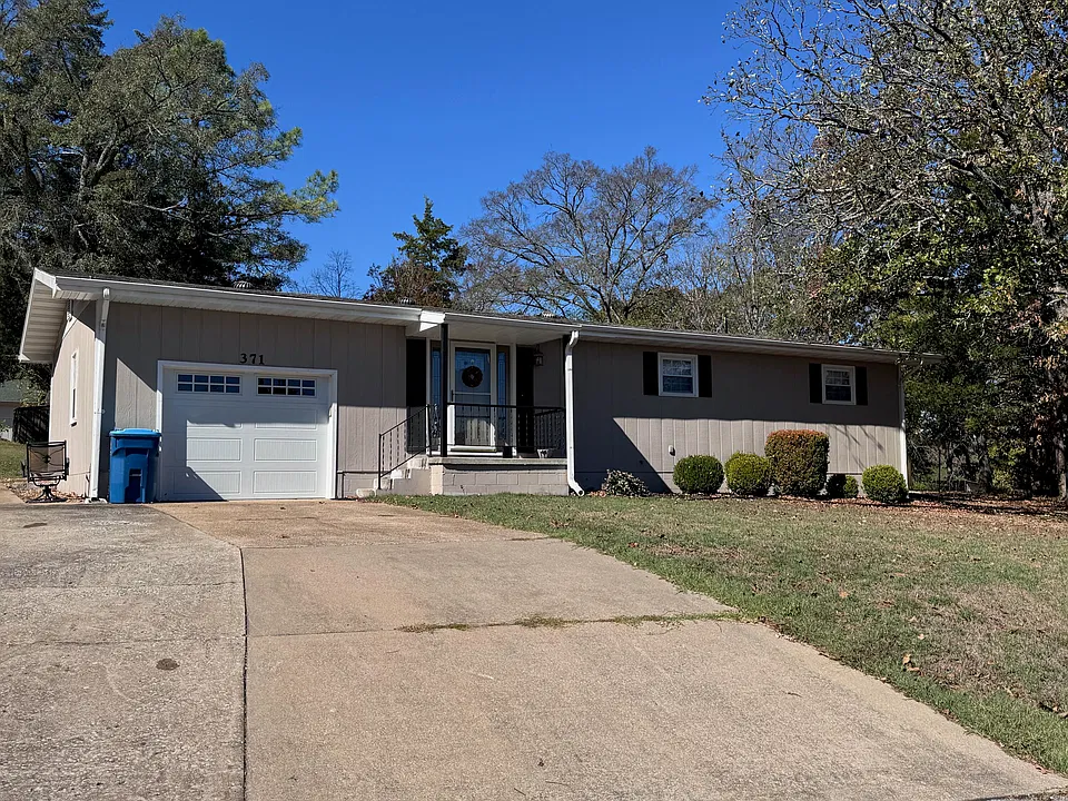 371 Greenbrier Dr