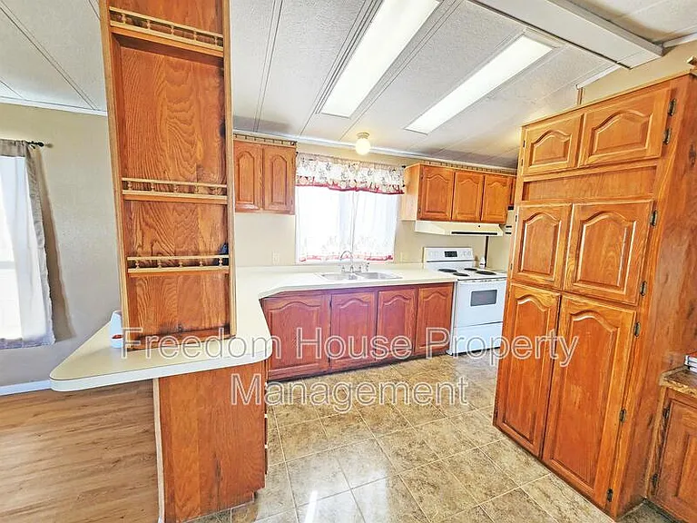 80 Stanley Dr — Photo 6
