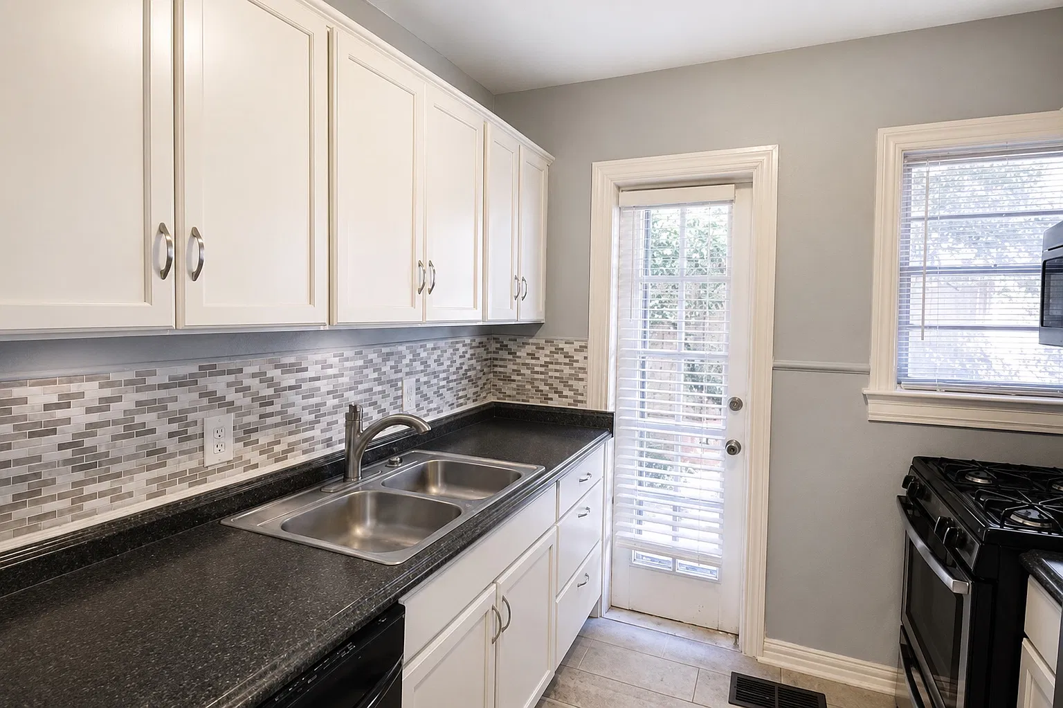1 bed, 750 sqft, $1,500 — Photo 3