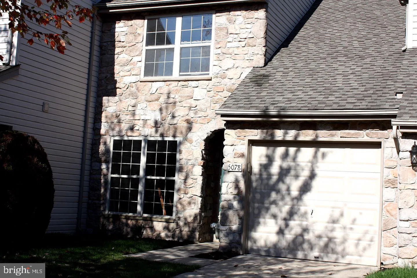 2 bed, 1.5 bath, 1332 sqft, $2,475 — Photo 2
