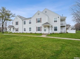117 Fairview Cir, Middle Island, NY 11953