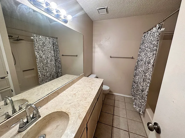 1020 Royal Vista Dr — Photo 3