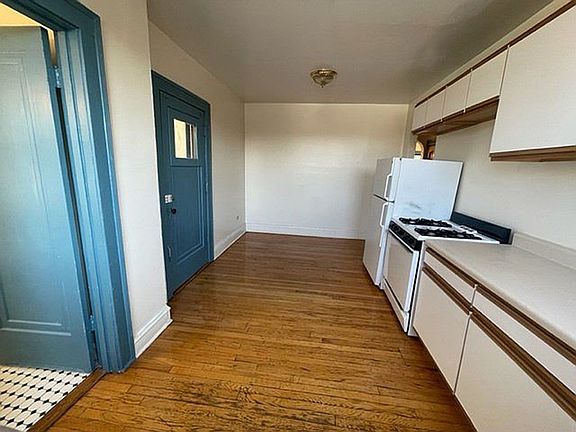 3rd image of 5540 N Artesian Ave APT 3A