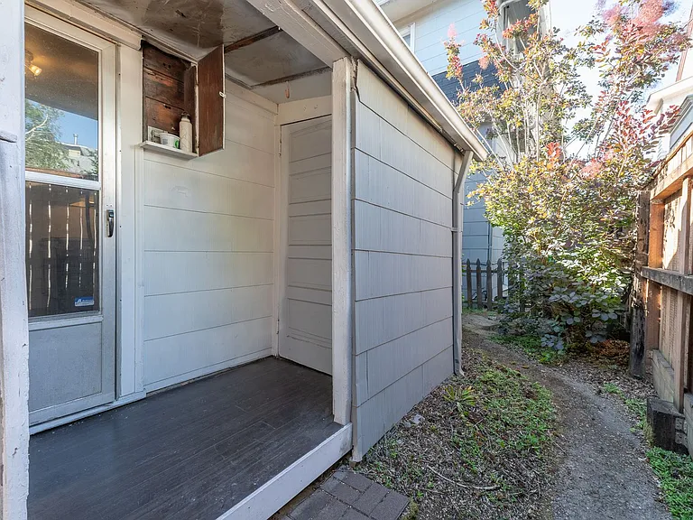 1404 SE Madison St — Photo 15