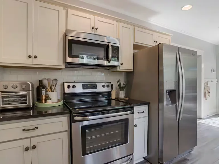 22 Monticello Ave — Photo 5