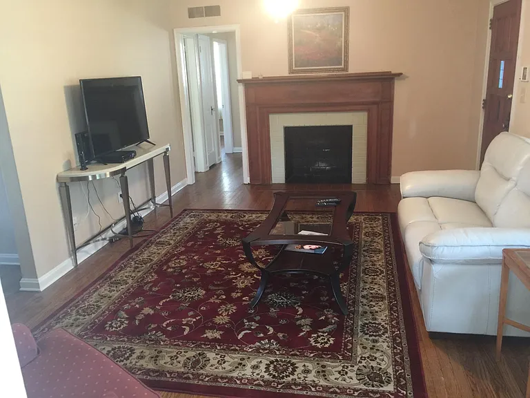 1543 Peachtree Cir N — Photo 2