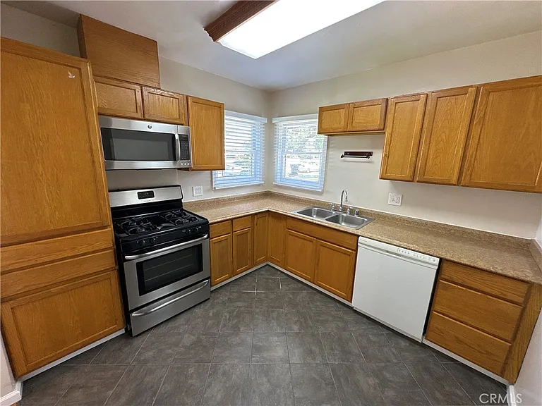 210 S Bush St — Photo 16