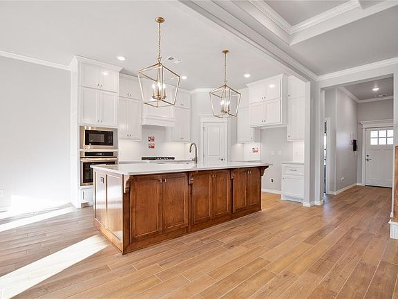 4th image of 5321 Santa Lucia Dr