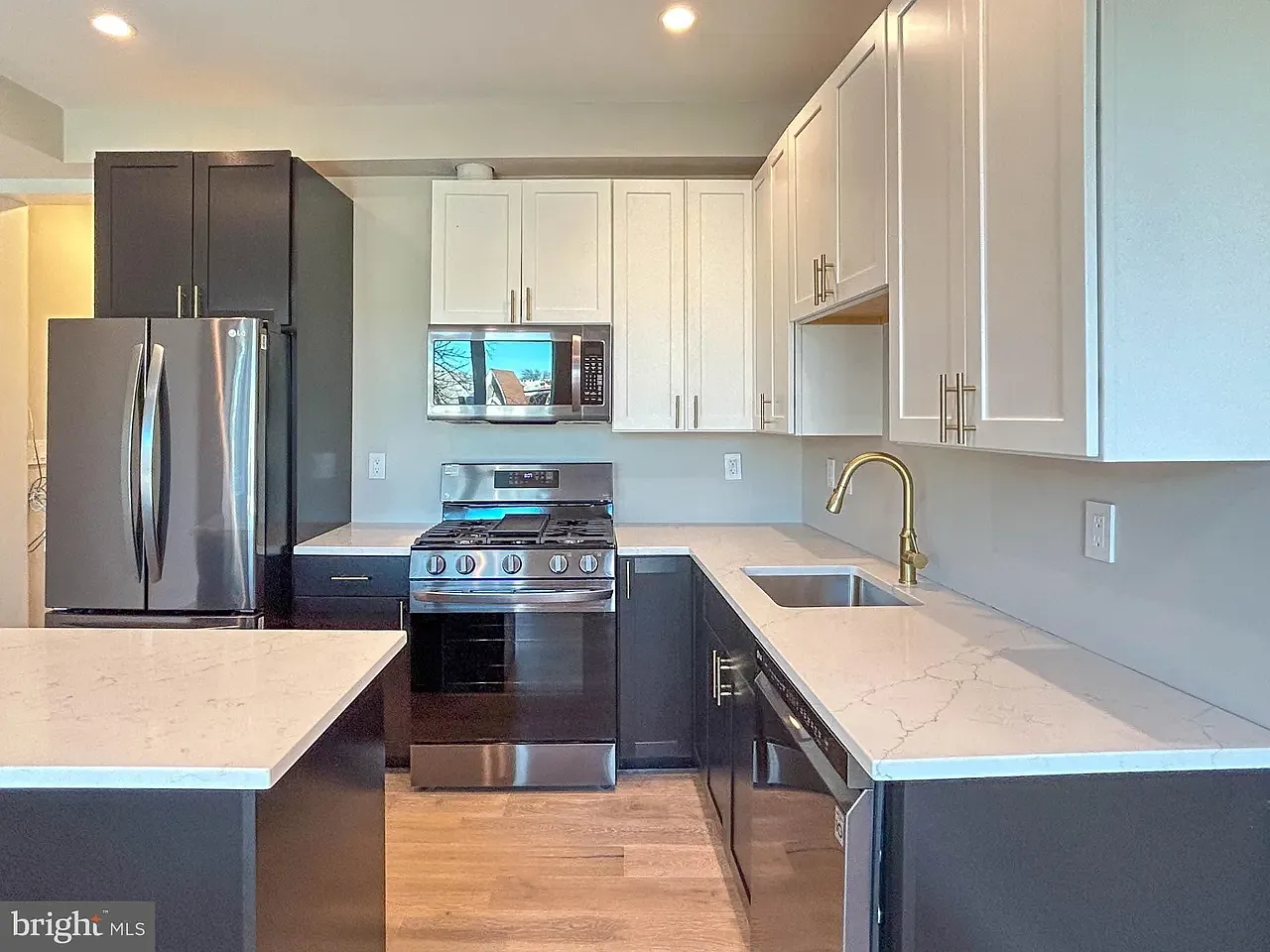 2 bed, 857 sqft, $2,495 — Photo 3