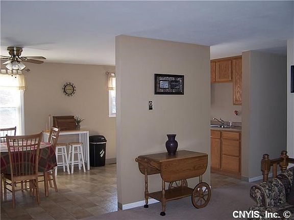 3rd image of 4914 Dahlia Cir