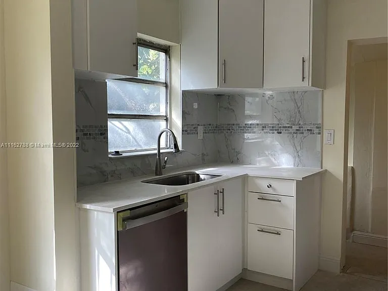 170 NW 49th St — Photo 6