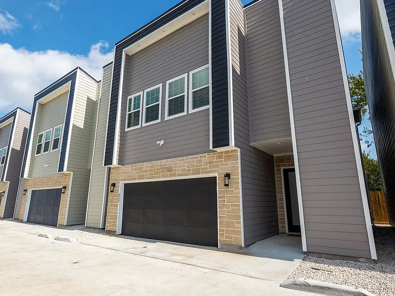 825 Paul Quinn St #B — Photo 2