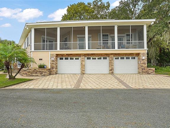 2nd image of 202 NW Baypath Dr