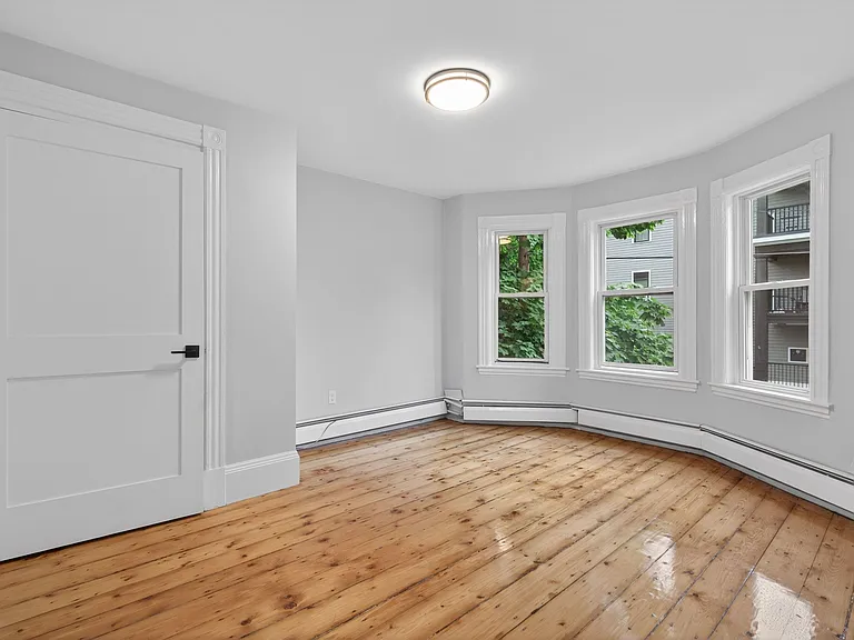 114 Woodstock St #4 — Photo 2