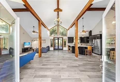 1770 Mountain Ln — Photo 11