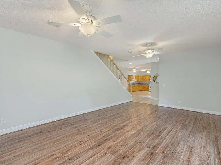 322 Crescent Dr — Photo 10