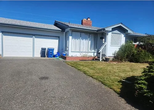 1218 Iris St Photo 1