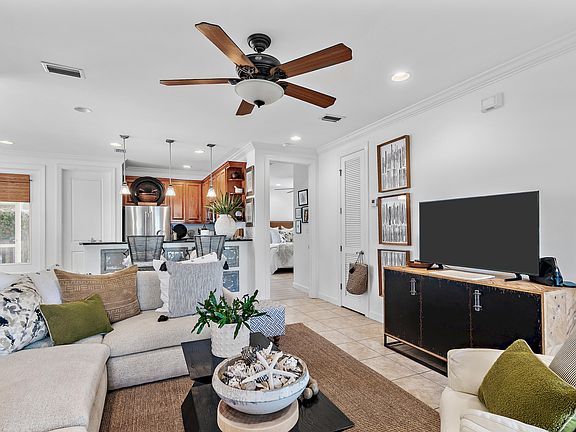 5th image of 161 S Zander Way