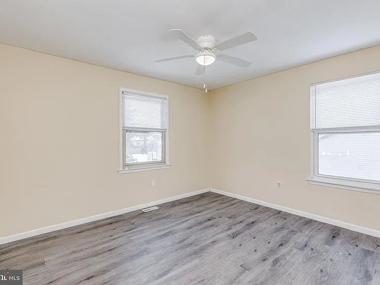 45 Stratford Ln — Photo 21