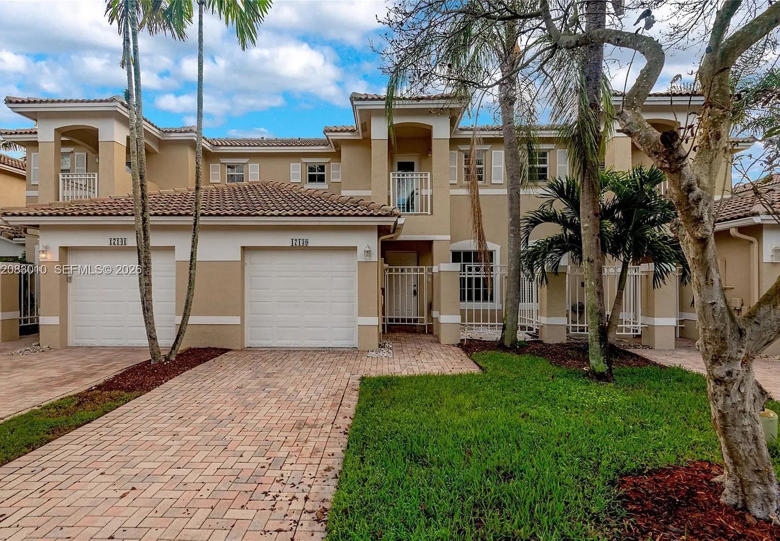 Pembroke Isles 1 — Photo 1