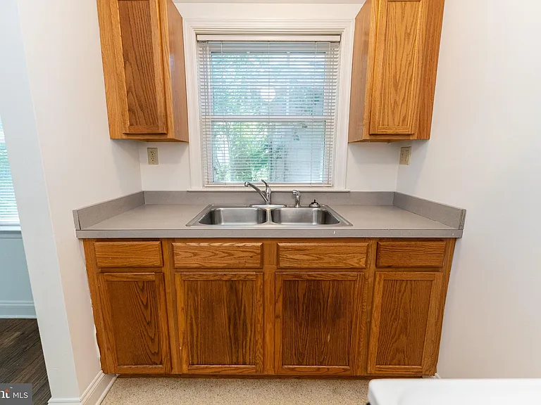 802 Travers St #4 — Photo 18