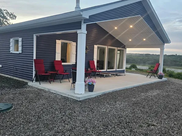 54 Scotts Dr, Yarmouth, NS B5A 5J5