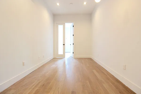 Rented by EXR | media 22