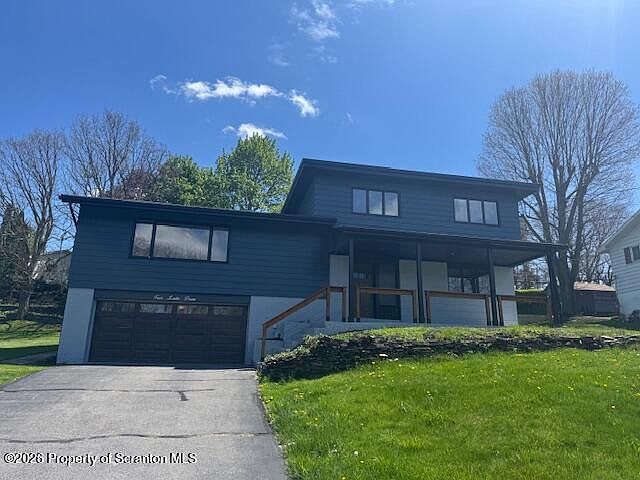 1st image of 4 Leslie Dr