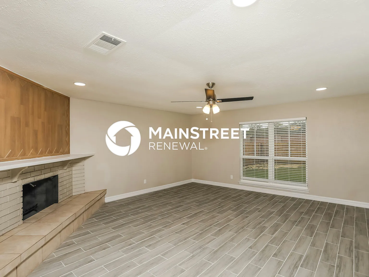 154 W Way Cir — Photo 2